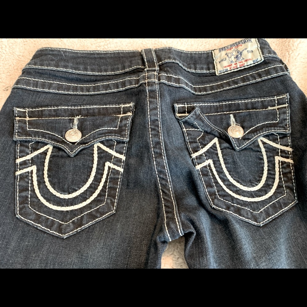 True Religion | dark wash |boot cut white stitching size 29” like new!